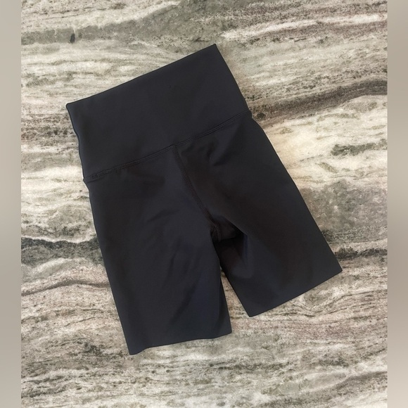OFFLINE By Aerie Goals 7" Bike Short Black Size XS - Picture 3 of 6